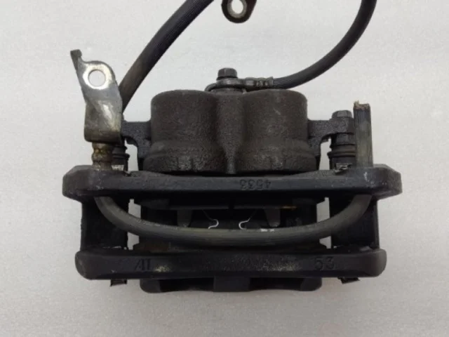 Суппорт передний правый для Lexus RX GGL10,15,16W, GYL10,15,16W (JDM) 2009-2014 на фотографиях