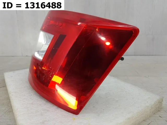 Фонарь правый для Skoda Octavia A7 Tour на фотографиях