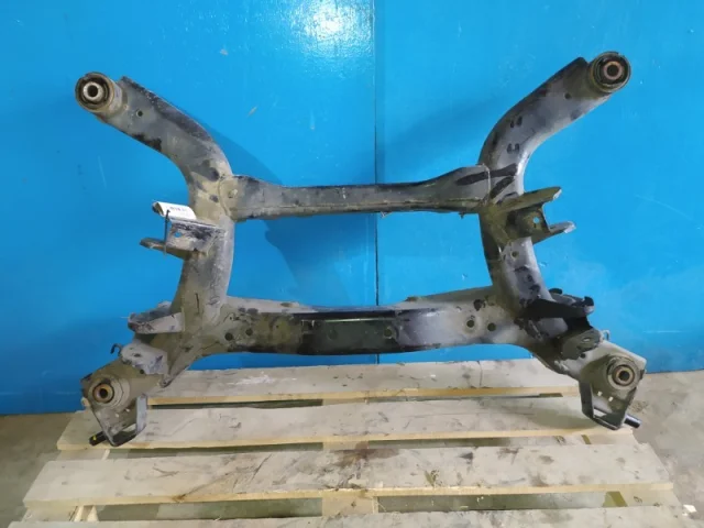 Задний подрамник для Nissan Teana J31 2003-2007 на фотографиях