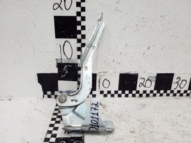 Петля капота левая для Hyundai Tucson JM 2004-2009 на фотографиях