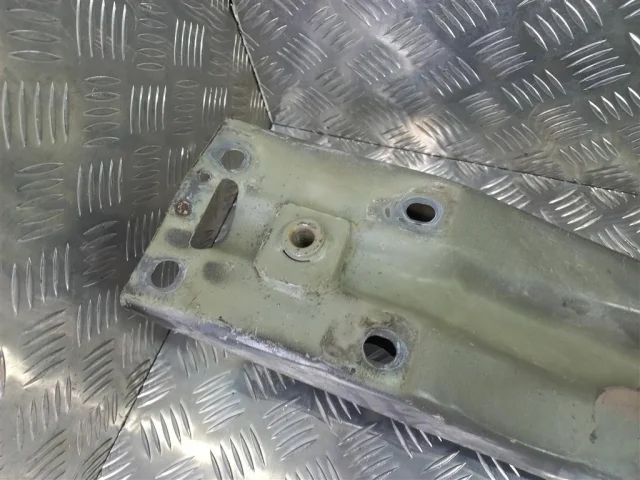 Усилитель переднего бампера для Ford Explorer U502 rest 2014-2019 на фотографиях