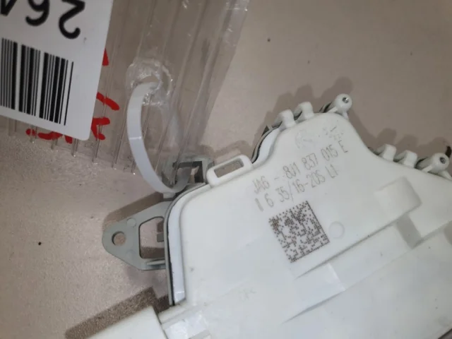 Уплотнитель передней правой двери для Audi A4 B8 2007-2015 на фотографиях