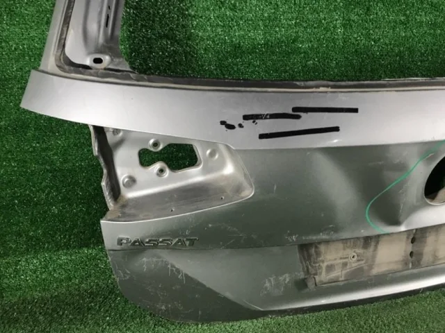 Крышка багажника для Volkswagen Passat (B8) Variant 2014-2019 на фотографиях