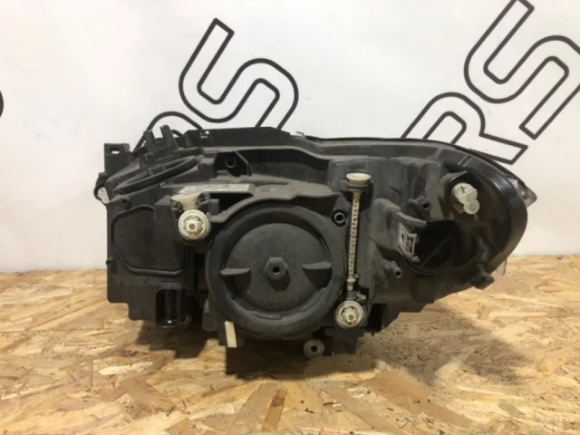 Фара правая для BMW 1er Ф20 2011-2015 на фотографиях