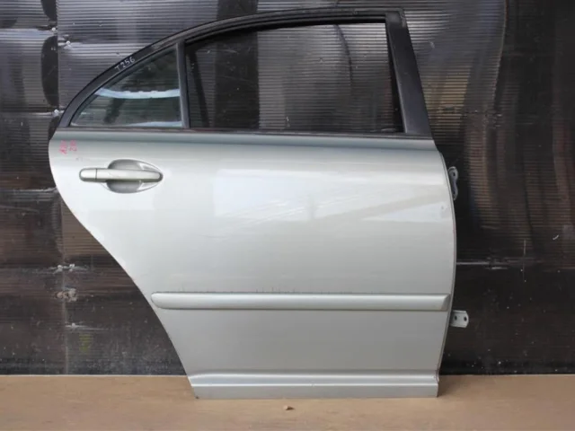 Дверь задняя правая для Toyota Avensis Хетчбек T250 2003-2008 на фотографиях