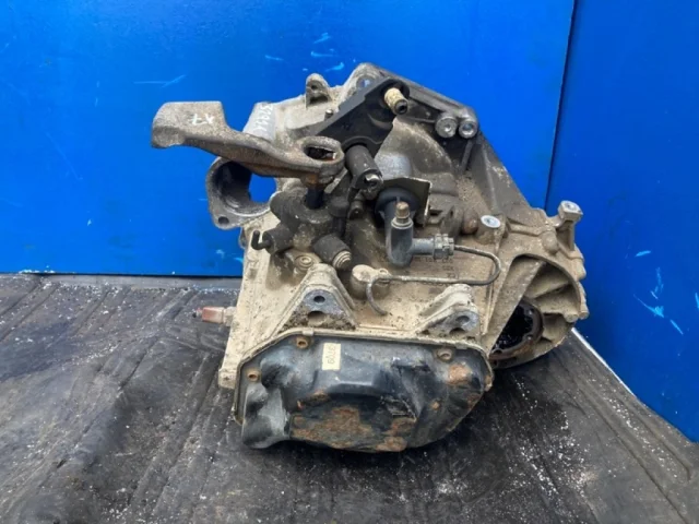 Картер МКПП для Skoda Octavia A5 на фотографиях