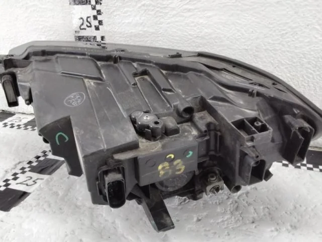 Фара ксенон левая для Volkswagen Jetta 7 2020+ на фотографиях