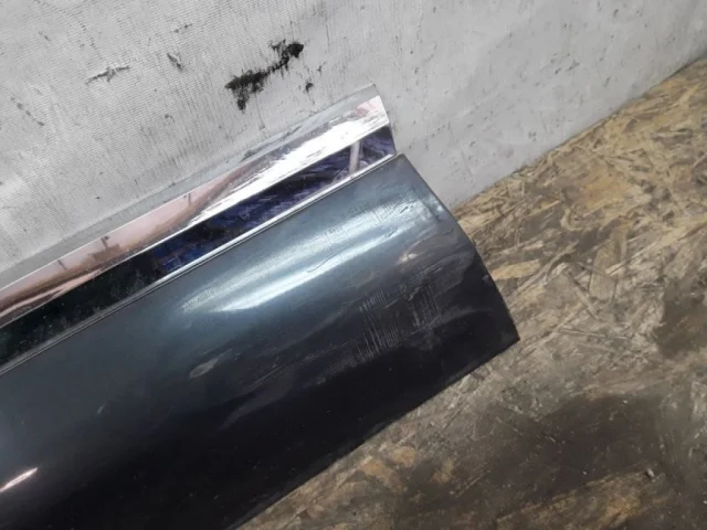 Накладка на дверь передняя левая для Volkswagen Touareg II (7P5) Rest 2014-2018 на фотографиях