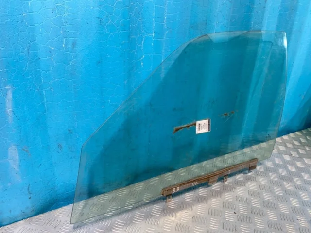 Стекло двери переднее левое для Volkswagen Passat Variant (B4, Typ 3A) 1993-1997 на фотографиях