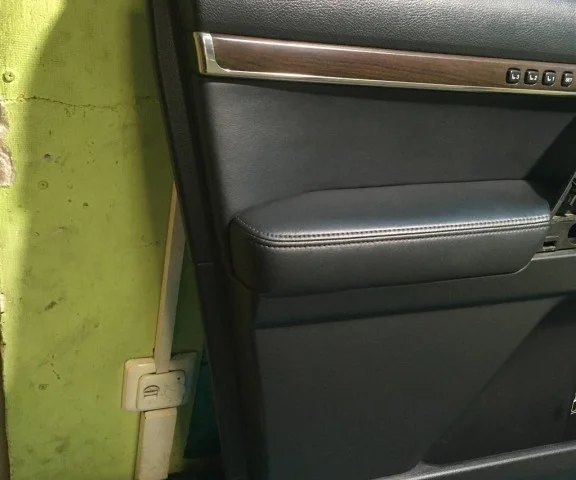 Обшивка двери передняя левая для Toyota Land Cruiser J200 Rest2 2015-2021 на фотографиях