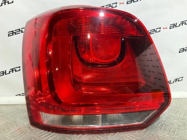 Фонарь левый для Volkswagen Polo V (6R) 2009-2014 на фотографиях