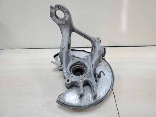 Цапфа задняя левая для Audi A6 C7 2010-2018 на фотографиях