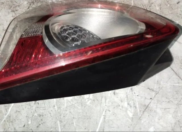 Фонарь внутренний правый для Ford Kuga CBV 2008-2013 на фотографиях