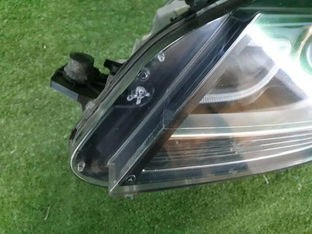 Крышка форсунки фароомывателя левая для Mercedes-Benz C class W204 2007-2014 на фотографиях