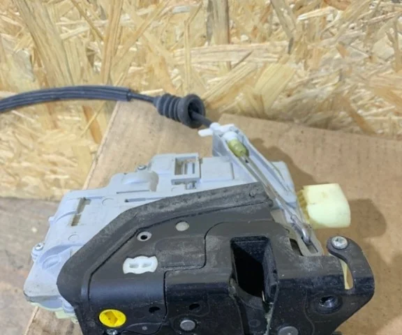 Центральный замок для Volkswagen Passat (B6, Typ 3C) 2005-2010 на фотографиях