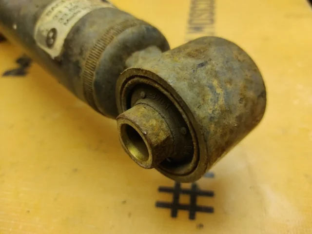 Амортизатор задний левый для BMW 7er Е38 1994-2001 на фотографиях