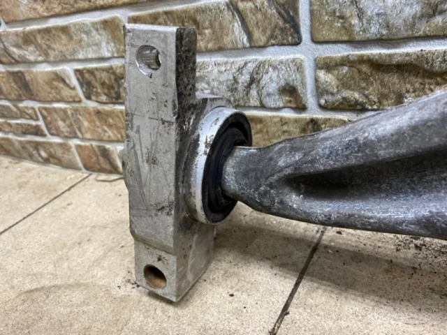 Рычаг передний правый нижний для Volvo XC90 II L 2014-2019 на фотографиях