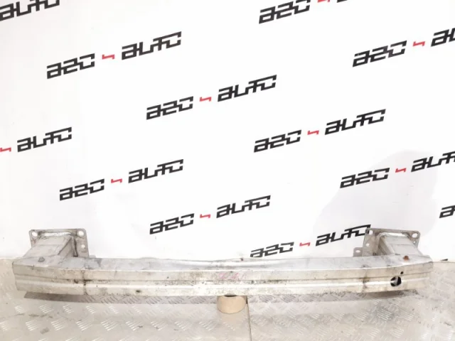 Усилитель переднего бампера для Peugeot 308 SW T7 2007-2014 на фотографиях