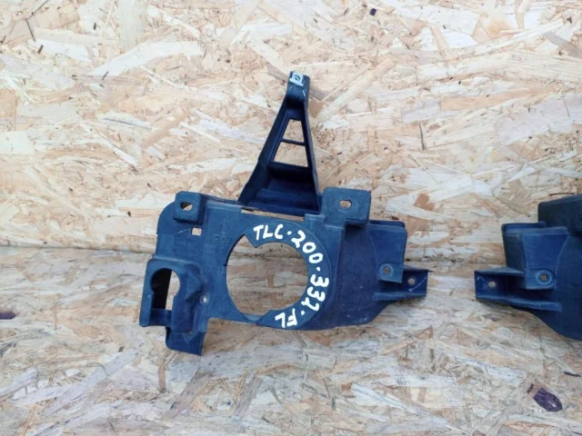 Кронштейн ПТФ для Toyota Land Cruiser 200 (JDM) 2007-2013 на фотографиях