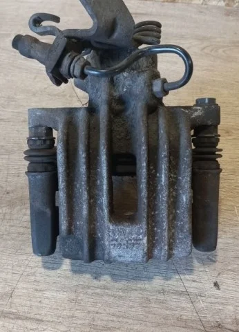 Суппорт задний правый для Skoda Octavia A5 Tour на фотографиях