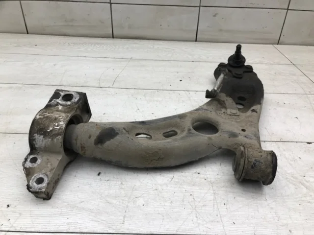 Рычаг передний левый нижний для Skoda Octavia A5 на фотографиях