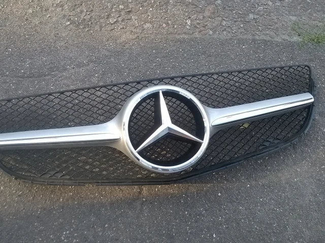 Решетка радиатора для Mercedes-Benz C class C204 2008-2015 на фотографиях