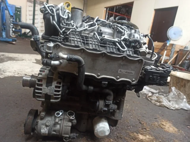 Двигатель для Skoda Octavia A7 Tour на фотографиях