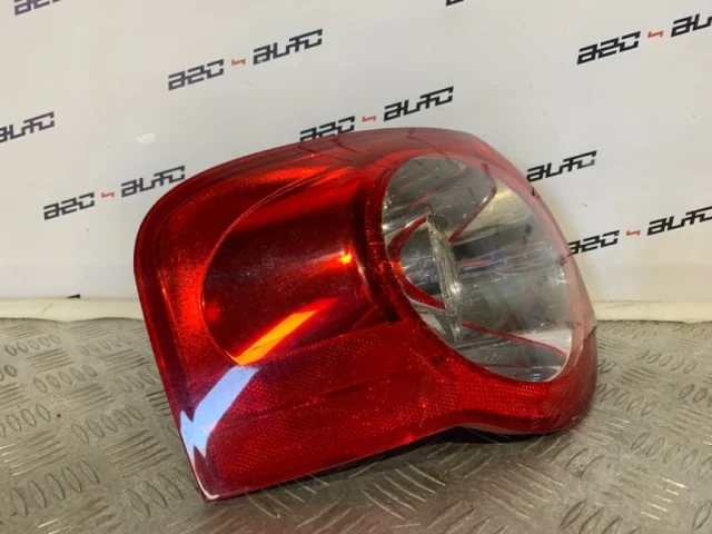 Фары для Volkswagen Passat Variant (B6, Typ 3C) 2004-2010 на фотографиях