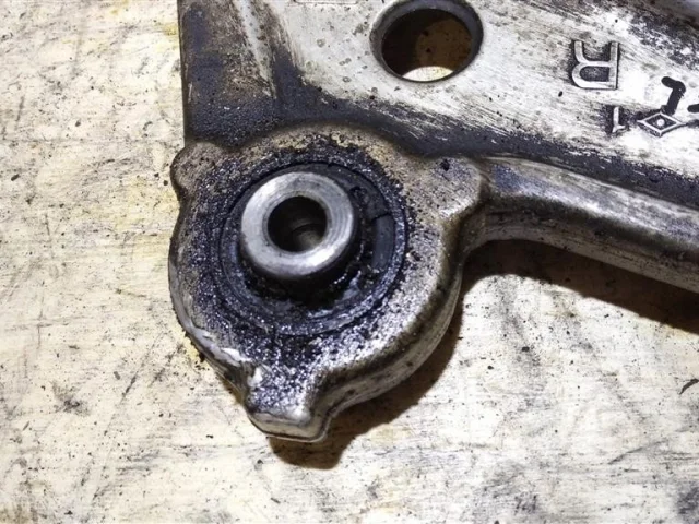 Качающийся рычаг правый для Nissan Teana J32 2008-2013 на фотографиях