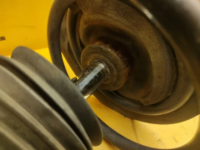 Амортизатор задний левый для BMW 7er Е38 1994-2001 на фотографиях