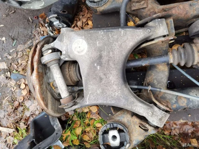 Качающийся рычаг левый для BMW X5 Е53 1999-2006 на фотографиях