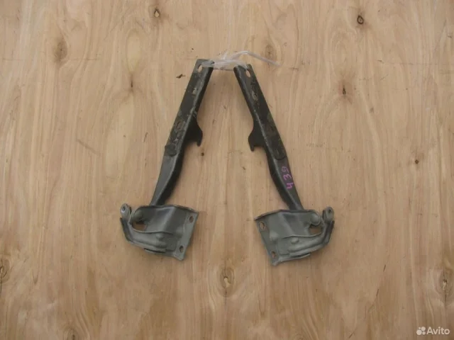 Петля капота левая для Suzuki Grand Vitara 2005-2014 на фотографиях