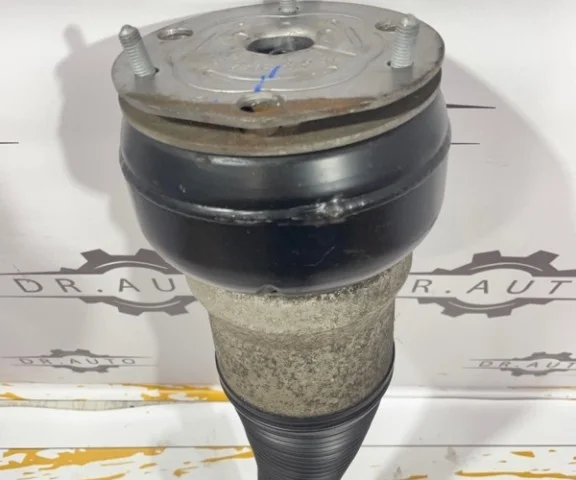 Пневмостойка задняя правая для Mercedes-Benz S class W222 2013-2017 на фотографиях