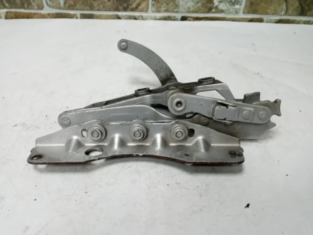 Петля капота левая для Mercedes-Benz S class W221 2005-2013 на фотографиях