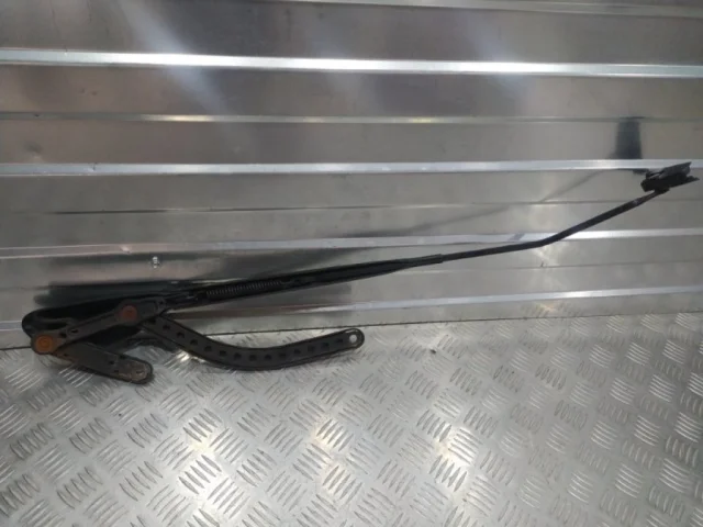 Поводок лобового стеклоочистителя правый для Renault Scenic JM rest 2006-2009 на фотографиях