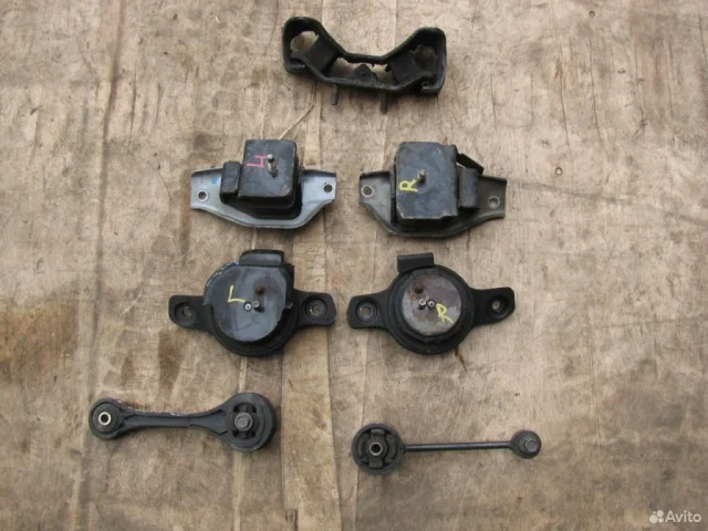 Подушка двигателя передняя правая верхняя для Subaru Forester SF 1997-2002 на фотографиях