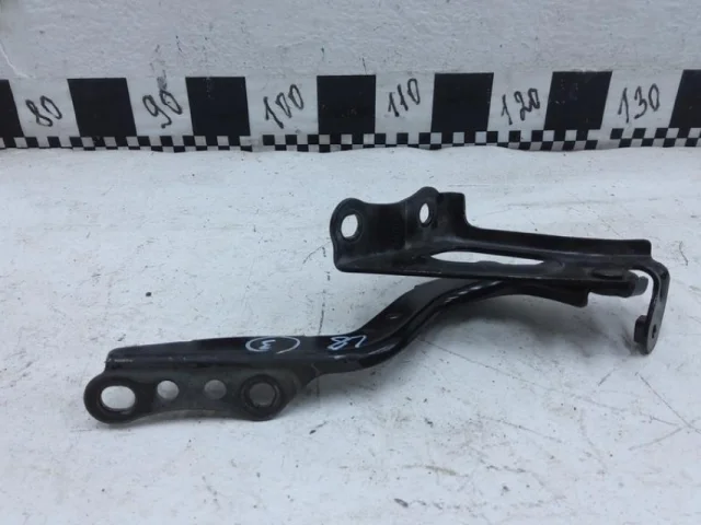 Петля капота правая для Toyota RAV4 XA50 2019+ на фотографиях