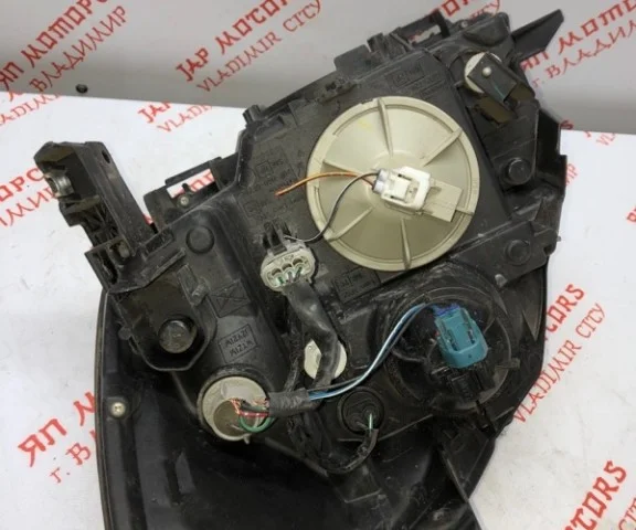 Фара правая для Nissan Teana J31 2003-2007 на фотографиях