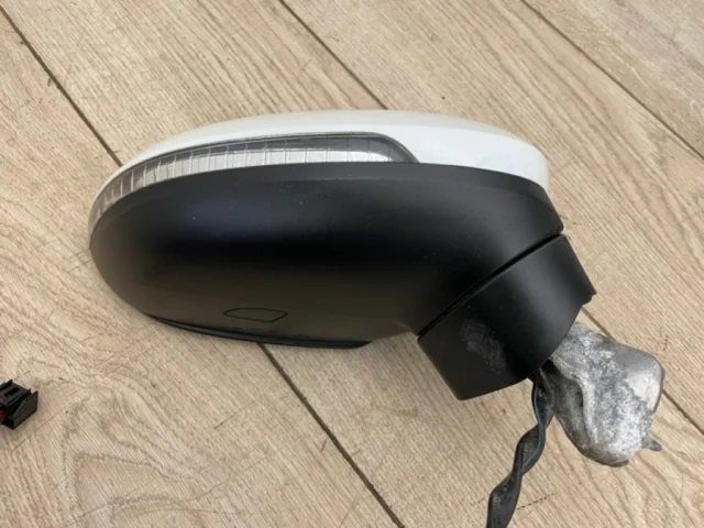 Стекла и зеркала для Volkswagen Passat (B8.5) 2019+ на фотографиях