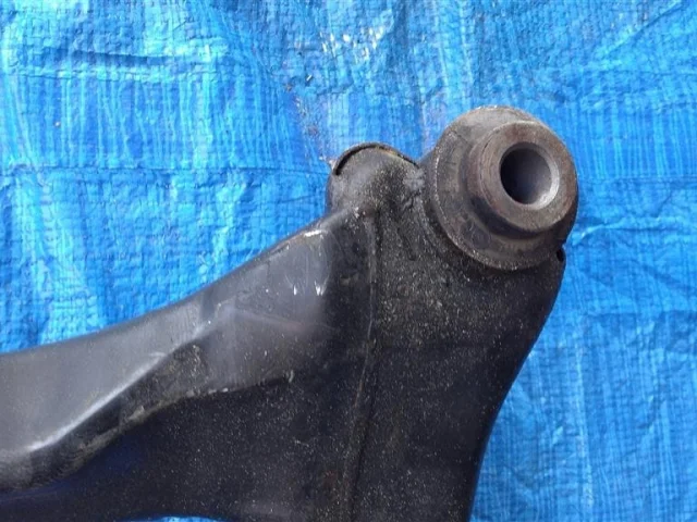 Подрамник двигателя для Nissan Teana J31 2003-2007 на фотографиях