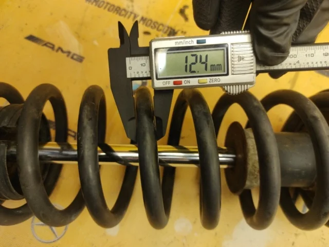 Амортизатор задний левый для BMW 7er Е38 1994-2001 на фотографиях