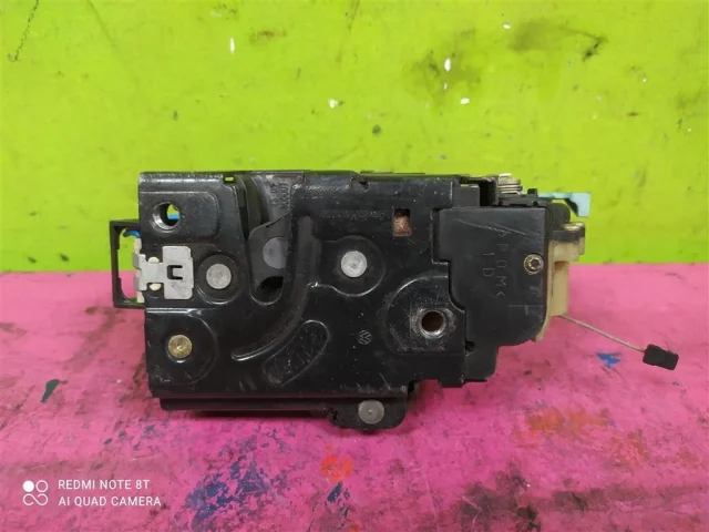 Уплотнитель передней правой двери для Skoda Octavia A5 на фотографиях