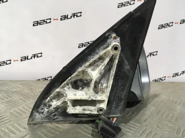 Стекла и зеркала для Volkswagen Passat Variant (B6, Typ 3C) 2004-2010 на фотографиях