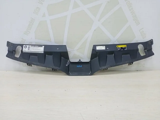 Кожух замка капота для Skoda Octavia A8 на фотографиях