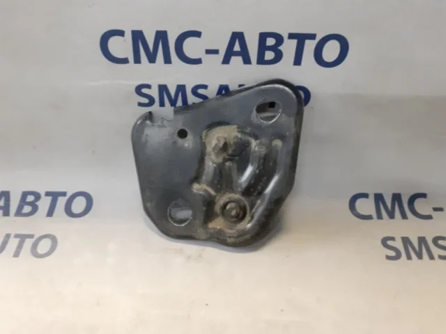 Замок капота для Audi A7 4G 2010-2014 на фотографиях