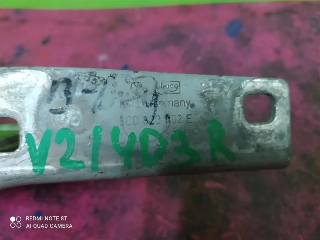 Петля капота правая для Volkswagen Passat (B7) 2010-2014 на фотографиях