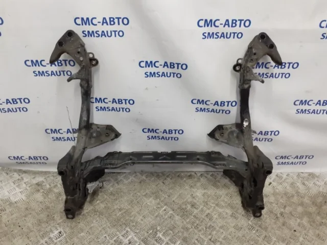 Подрамник двигателя для Audi A7 4G 2010-2014 на фотографиях