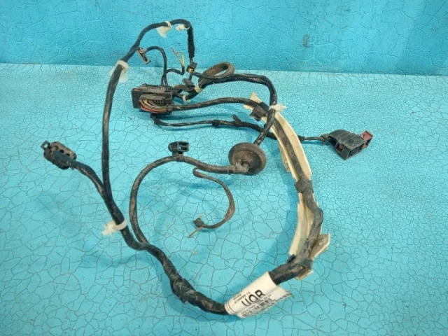 Уплотнитель передней правой двери для Opel Astra H Хэтчбек 2004-2014 на фотографиях