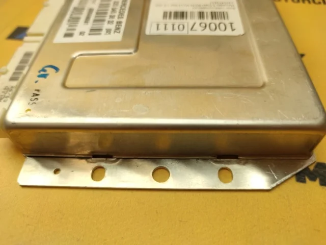 Блок управления пневмоподвеской для Mercedes-Benz S class W220 1998-2005 на фотографиях