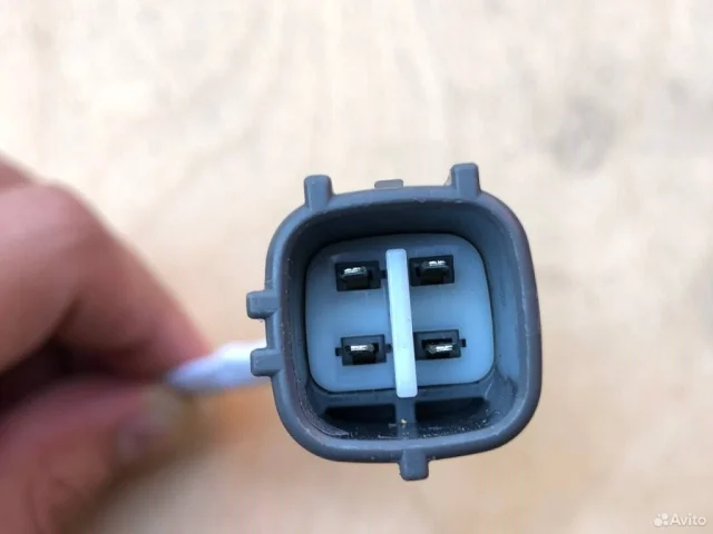 Лямбда-зонд (верхний) для Lexus RX MCU15, MCU10 (USA) 1998-2003 на фотографиях